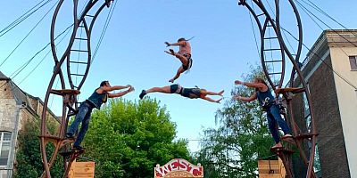 Cirque et acrobaties au Festival des 7 Collines à Saint-Étienne