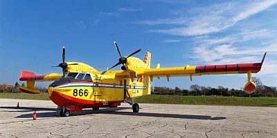 Un canadair sur la base de sécurité civile de Nîmes-Garons