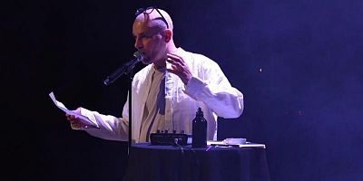 Les Nuits du Slam organisent des ateliers d'écriture avant les scènes ouvertes du soir.