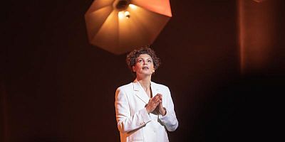 "Nawell tout court", un seule-en-scène sans filtre signé Nawell Madani