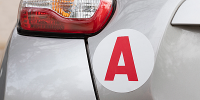 Assurance auto 2026 : hausse des tarifs pour les jeunes conducteurs, ce qu’il faut savoir