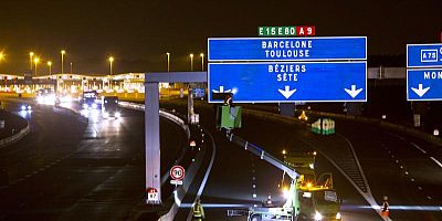Pourquoi les panneaux d'autoroute français sont-ils bleus ?