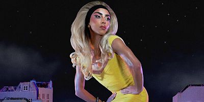 Bilal Hassani célèbre la fête avec son nouvel album "Bonsoir Paris"