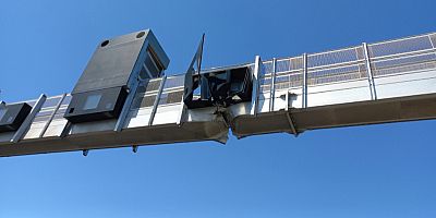 Le panneau endommagé sur l'autoroute A7 après Bollène direction Lyon