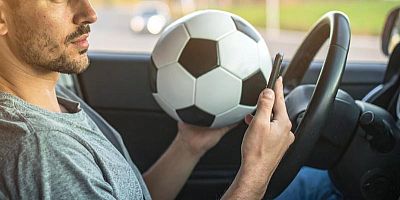 Téléphone au volant : quand le foot sert de terrain de prévention